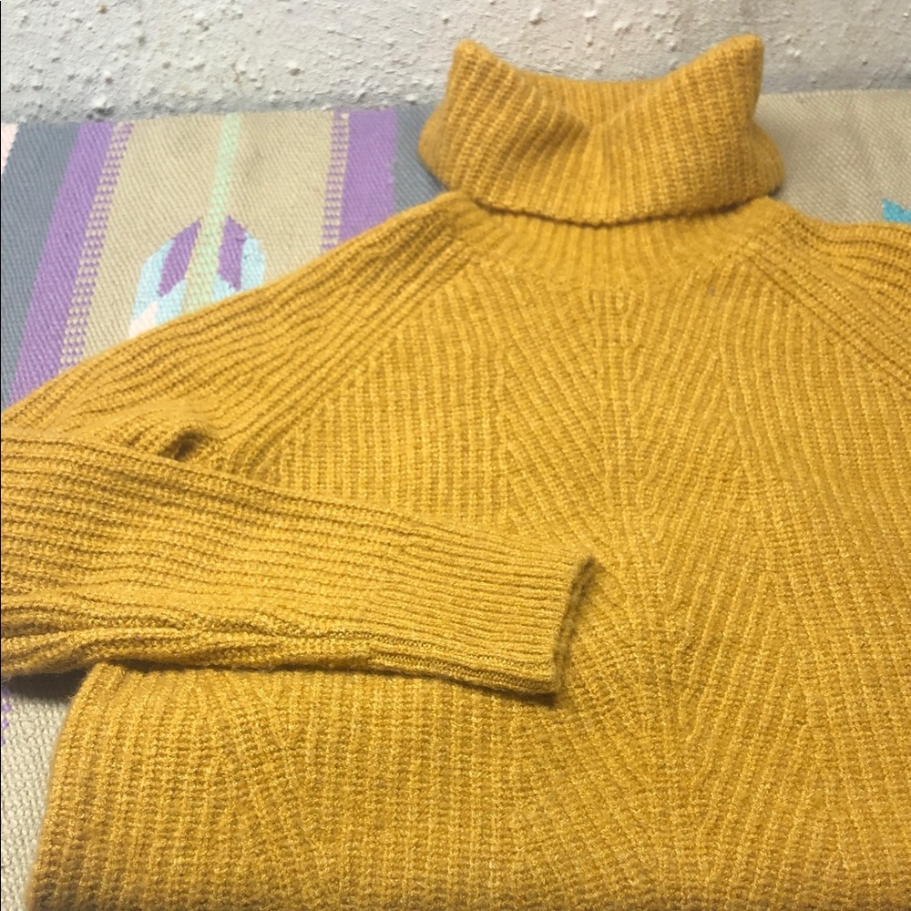 ⭐️Madewell Golden Turtleneck Sweater 💛
